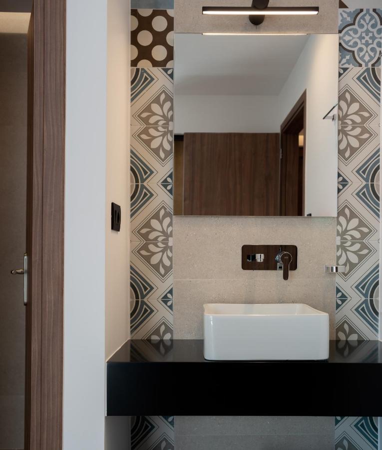 O-Cyanea Villa With Heated Pool Kournas Bagian luar foto